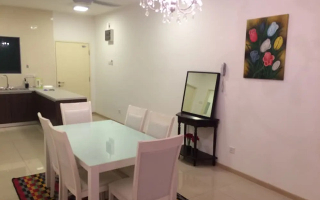 Lawang Suite 2 Bedroom Corner Apartment