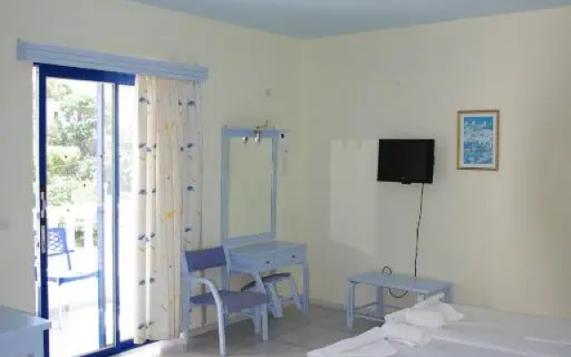 Regina Studios & Hotel