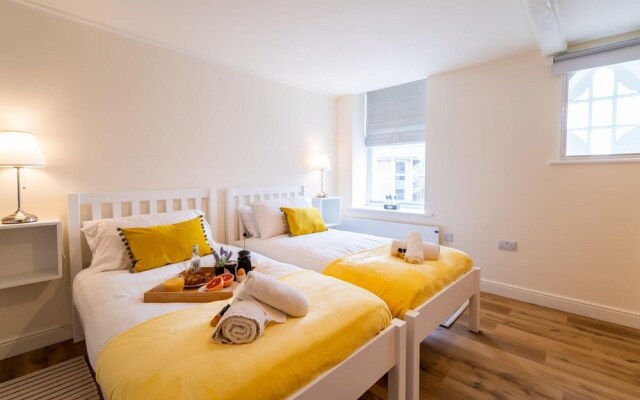 Stylish Spacious 1 bed Apartment - Downtown
