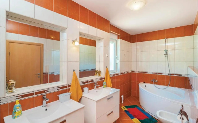 Five-Bedroom Holiday home Dugopolje with a Fireplace 03