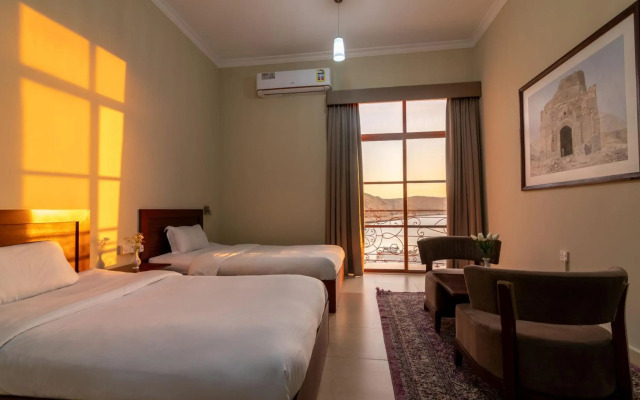 Al Ayjah Plaza Hotel