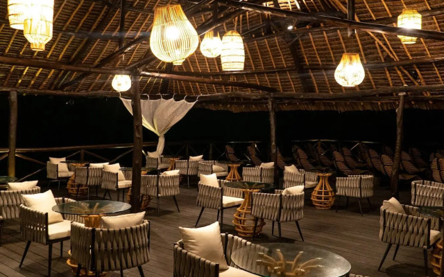 Le Mersenne Zanzibar, Autograph Collection