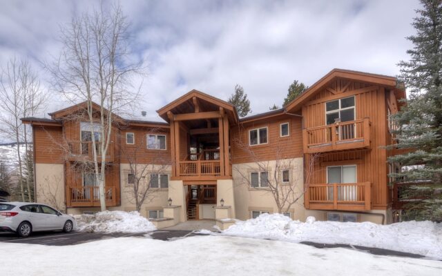 Timberfalls 1902 2 Bedroom Condo by RedAwning