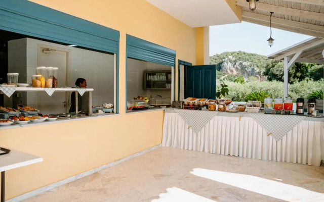 Karavostasi Beach Hotel