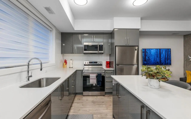 Exquisite 2 Bedroom Apt, mins to the falls.