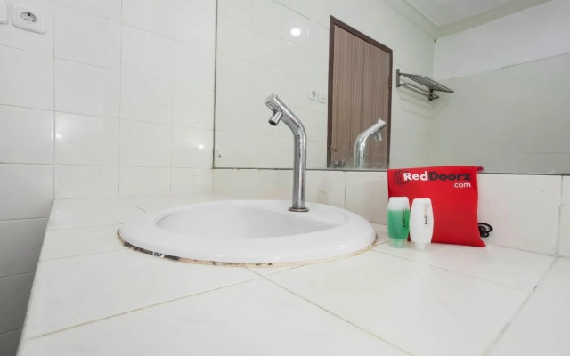 Ramayana Indah Hotel by RedDoorz