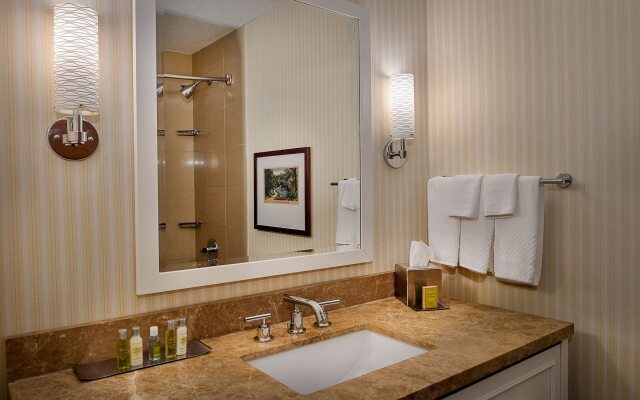 DoubleTree by Hilton Collinsville - St. Louis