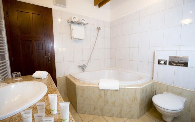 Hotel Golden Eagle