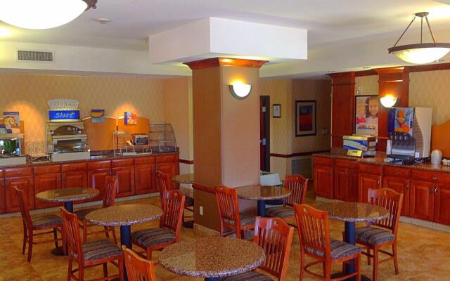Holiday Inn Express Hotel & Suites Barstow-Outlet Center by IHG