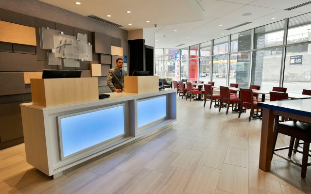 Holiday Inn Express & Suites Jersey City - Holland Tunnel, an IHG Hotel