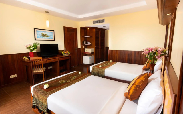 City River Hotel
