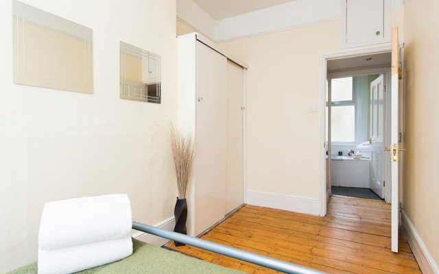 Spacious 6BR House near Trendy Brixton