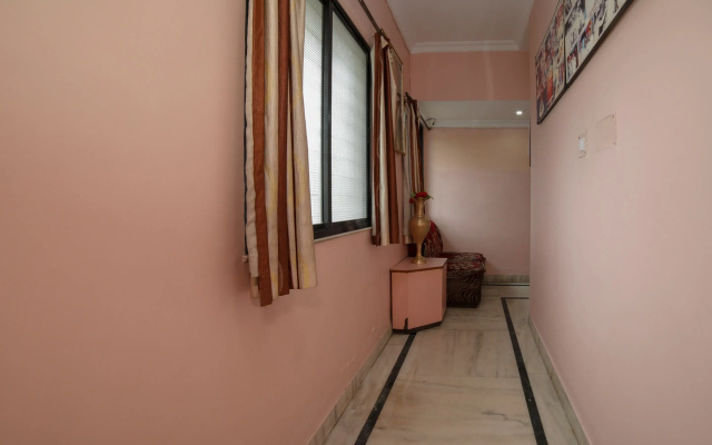 SPOT ON Shraddha Hotel