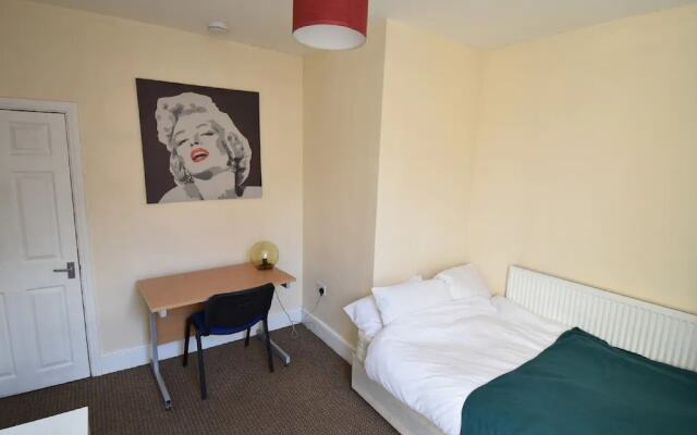 Appealing Holiday Home in Coventry near Belgrade Theatre