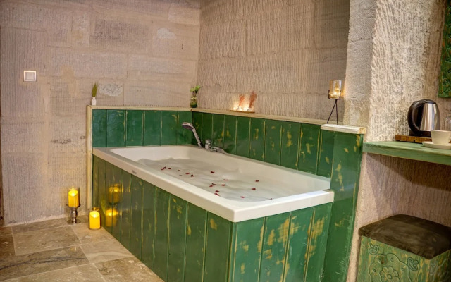 Nar-I Ask Cave Hotel