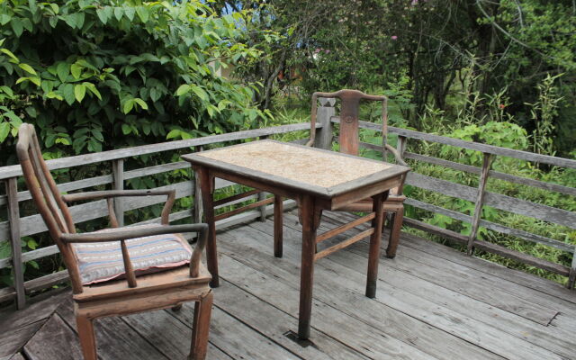 Thai Teak House Garden Homestay