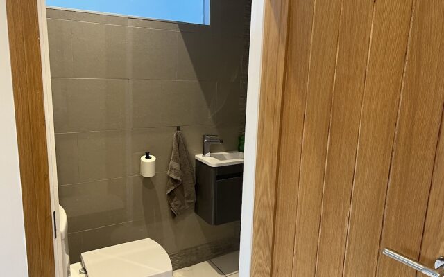 Broadway Beach Homes Airbnb With Hot tub