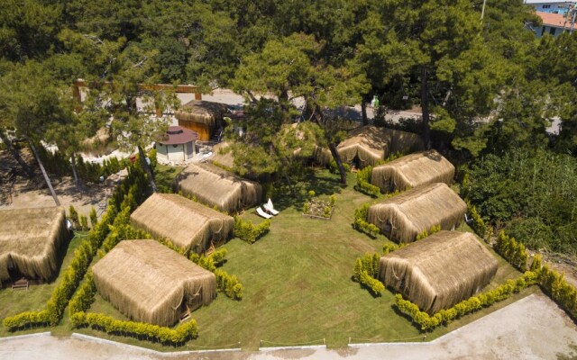 Green Pine Beach & Bungalows