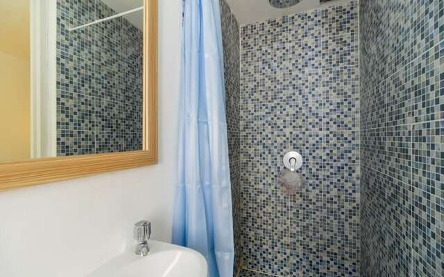 RedDoorz Apartment @ Aeropolis Tangerang