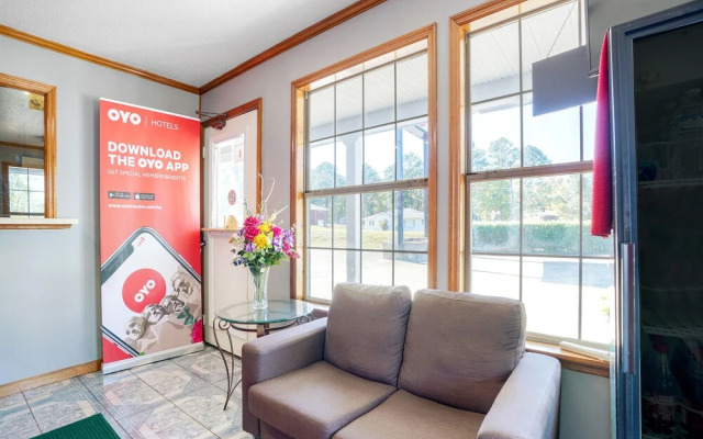 OYO Hotel Calhoun GA I-75 & US-41 Hwy