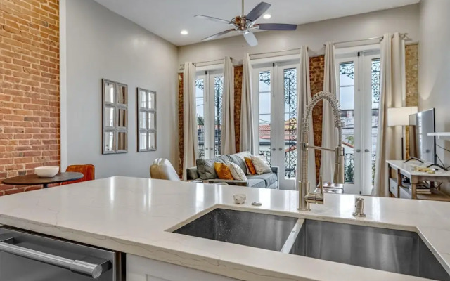 Luxurious Lower Garden District Condo w/ Balcony!