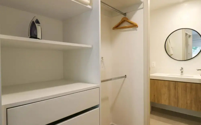 w Dazzling 1BR w Fantastic View in Miraflores