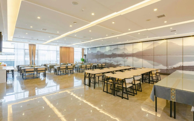 Wing Hotel Guilin - Central Square