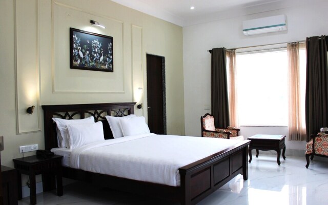 Revaas Hotel