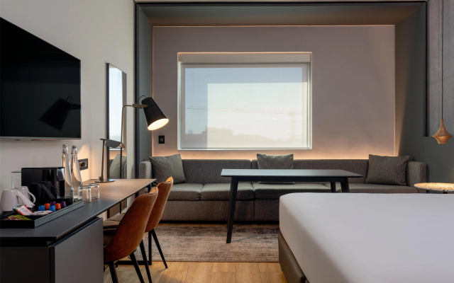 Radisson RED Hotel, Johannesburg Rosebank - Image 6