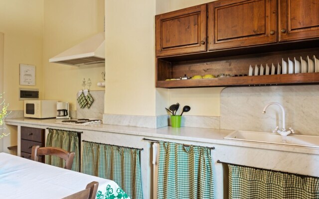 Graceful Apartment in San Miniato with Swimming Pool