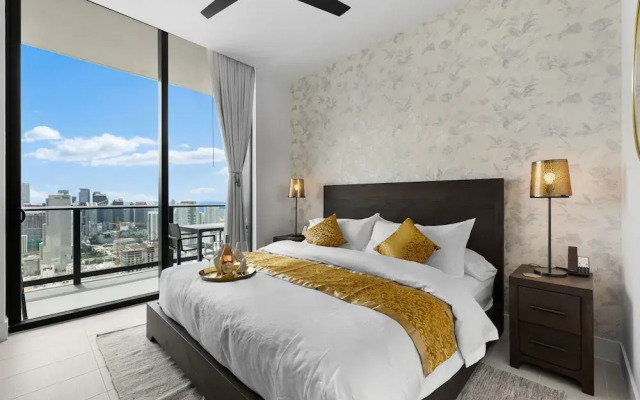 Luxury PH 51st Floor City Views