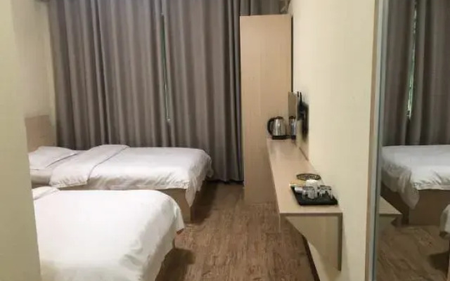 Hong'an Red Light Hostel