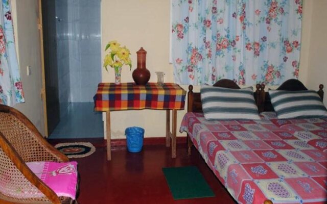 Dimuthu Tour Inn
