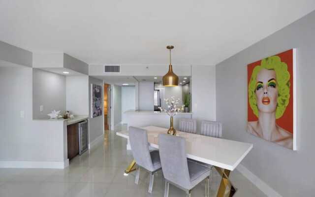 Bay Overlooking Condo With Balcony
