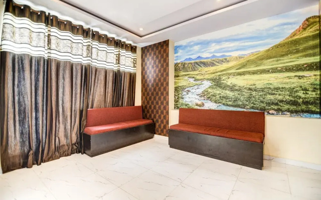 Oyo Flagship 28716 Panchasheel Enclave