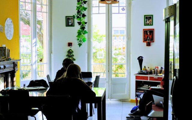 Feetup Garden House Hostel Barcelona