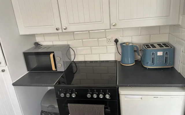 Cozy 2 Bedroom Property With all Amenities