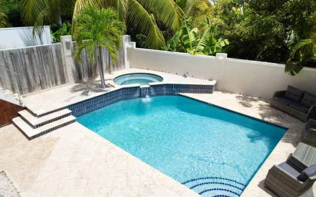 Newly Remodeled Townhouse w Private Pool Sc40