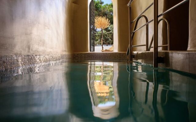 Oia Treasures Art Suites