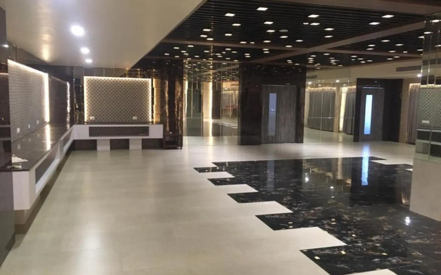 Hotel Aarunya Royale