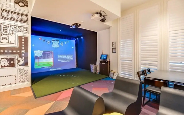 Phenomenal 8B 1810s Villa with Pool, Spa & Movie Theater