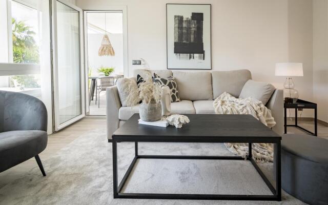 PR - Stunning flat front line beach Puerto Banus