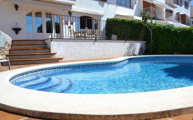 Cute house with swimming pool