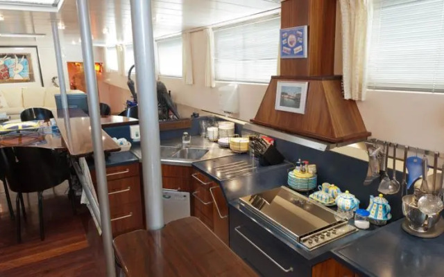 Houseboat NEMO