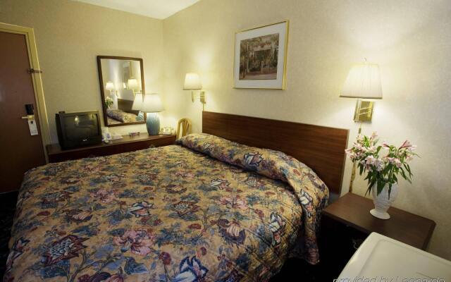 Americas Best Value Inn - Dearborn