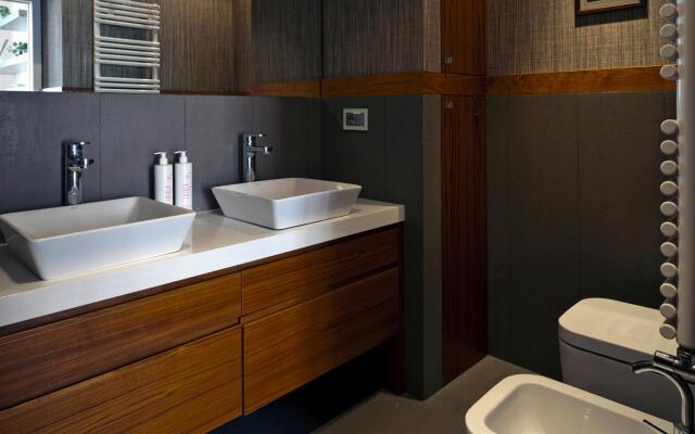 Elegant Apartment at Chiaia by Wonderful Italy