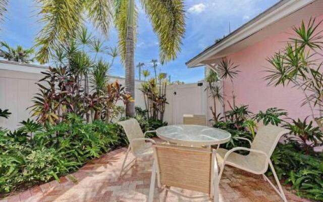 Palm Isle 3201 by RedAwning