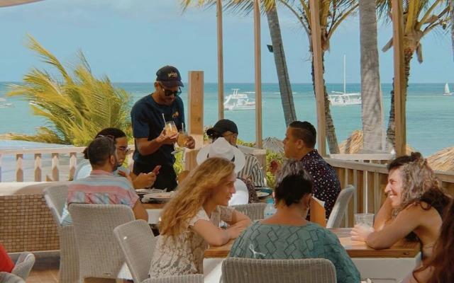 AVENTURA STUDIOS - POOL and BEACH CLUB