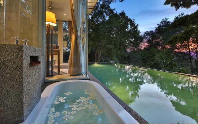 Ambong Pool Villas - Private Pool