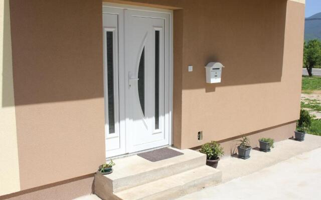 Studio Apartments Adian